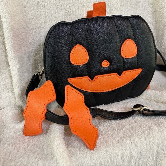BLACK HALLOWEEN PUMPKIN JACKO LANTERN CROSSBODY WITH PUMPKIN BAG CHARM GOTH NWOT - Picture 3 of 6